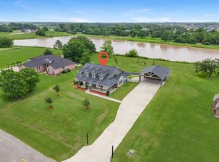 303 Cavalry Trail Dr, Rosharon, TX 77583
