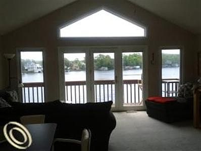 4th image of 559 Central Dr