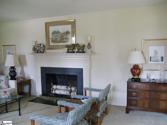 4th image of 204 Stone Lake Dr