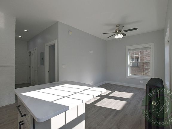 2nd image of 6035 N Winthrop Ave #3S