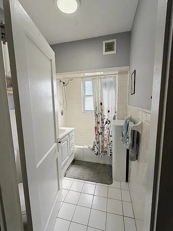 3 bed, 1.0 bath, 990 sqft, $3,000 — Photo 2