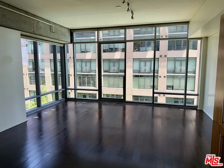 1100 S Hope St #907 — Photo 10