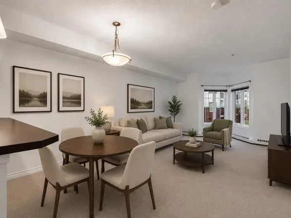 30 W Royal Oak Plz NW #223, Calgary, AB T3G 0C1