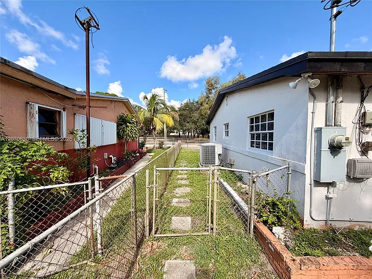 18711 NW 24th Ave — Photo 18