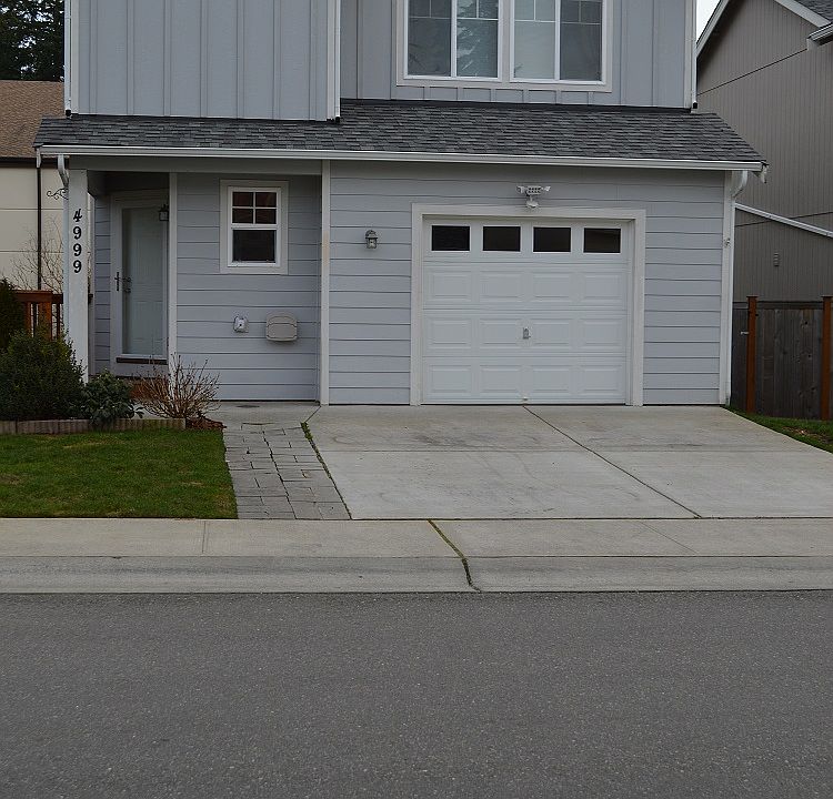 1 car garage, 2 car driveway