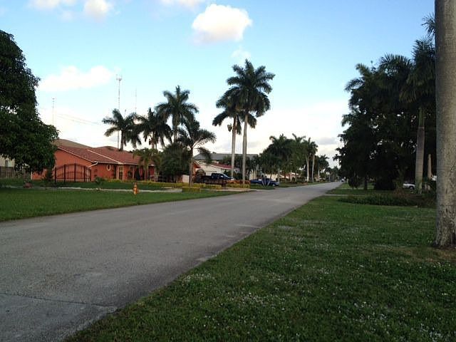 2nd image of 1270 NW 203rd St