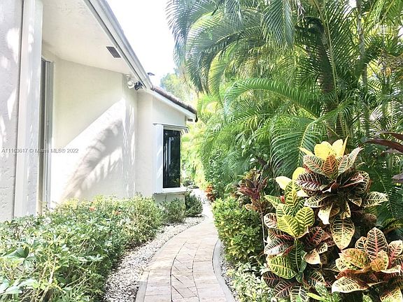 5th image of 2558 Bay Pointe Dr