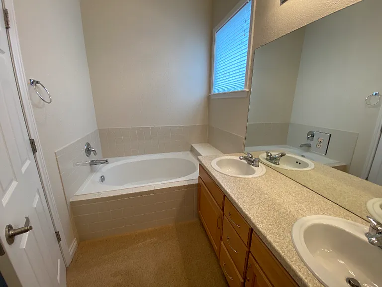 2852 Wabash St — Photo 16