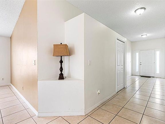 3rd image of 1057 S 13th Sq