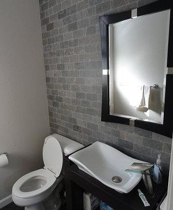 4th image of 821 Adeline Ave
