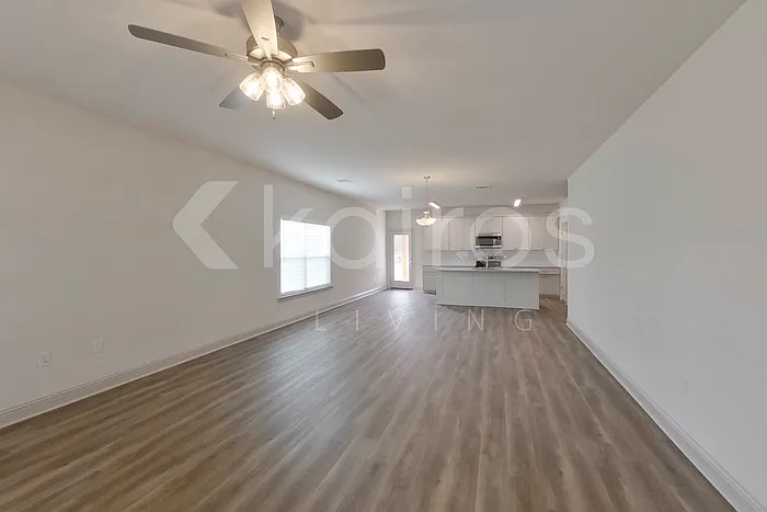 8118 Hendrick Dr — Photo 2