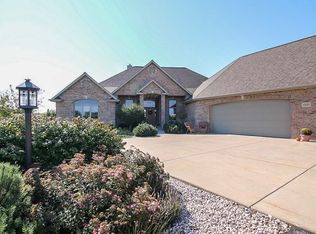 1021 Hillcrest Rd, Deerfield, WI 53531
