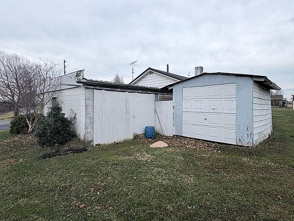 5th image of 1077 Paper Mill Rd