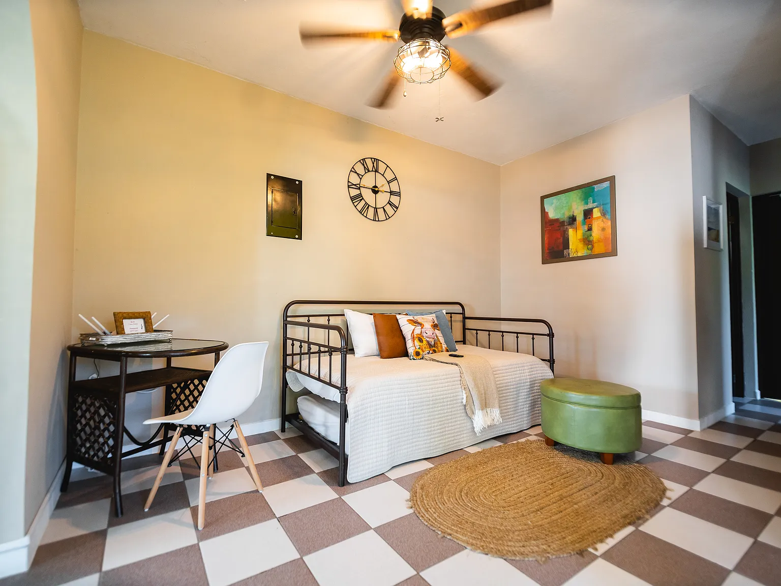 2 bed, 1.5 bath, 1100 sqft, $2,300 — Photo 4