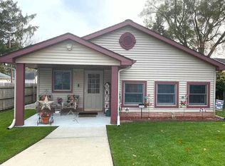292 Lagoon Beach Dr, Bay City, MI 48706