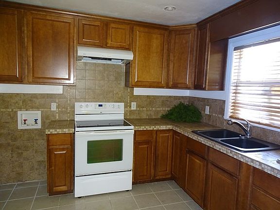 4th image of 614 E 54th St