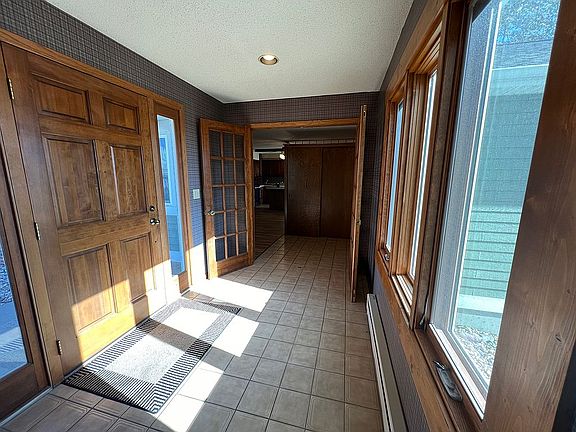 Front door foyer.