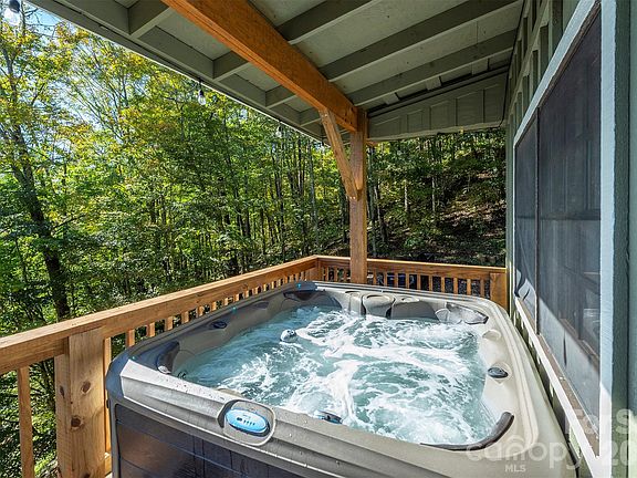 3rd image of 322 Goldenleaf Rd