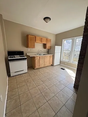 109 Putnam St — Photo 5