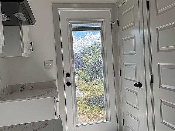 4th image of 6696 Los Arboles