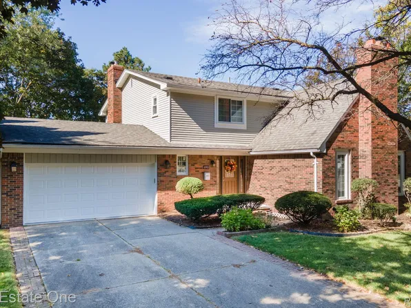 4995 Stoddard Dr, Troy, MI 48085
