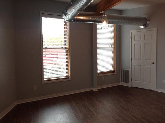 2nd image of 1498 Lake Dr SE APT 1