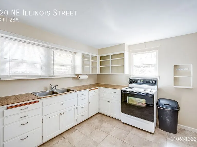 720 NE Illinois St — Photo 5