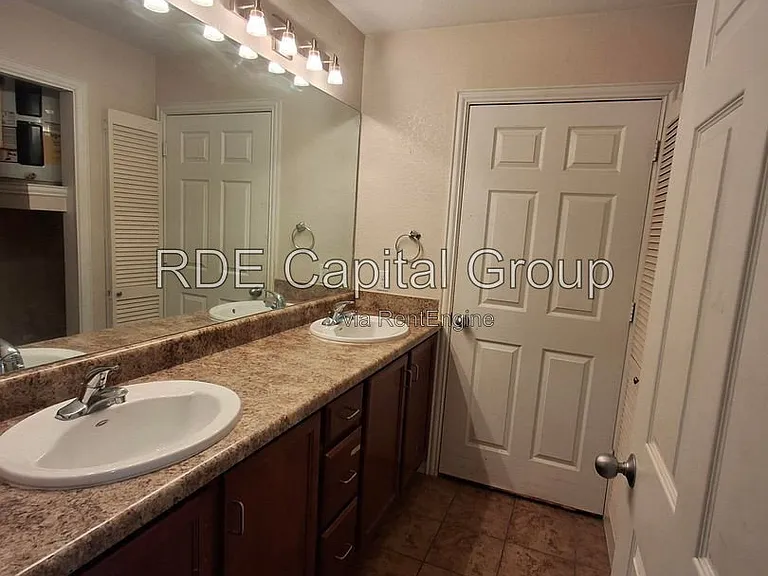 5203 Bexar St #2C — Photo 14