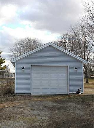 3rd image of 106 W Gibson St