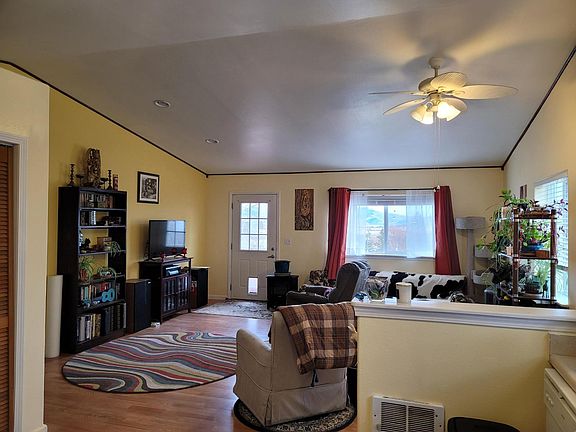 5th image of 408 Aeneas St N