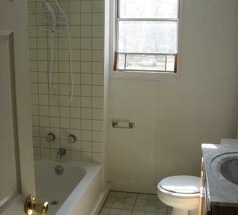 5th image of 1041 1/2 Middlebury St