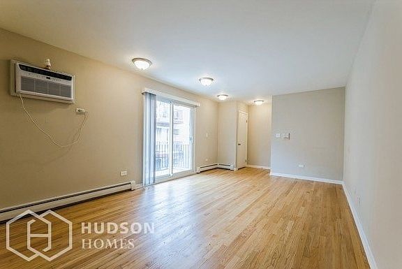 3rd image of 1723 W Touhy Ave APT 4