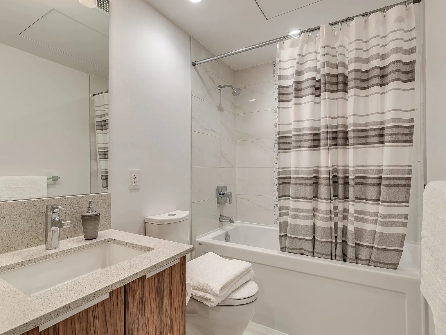 1 bed, 482 sqft, $2,650 — Photo 3