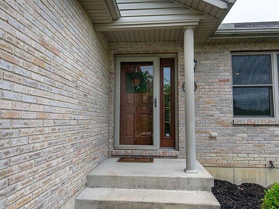 5th image of 450 Dexter Ct