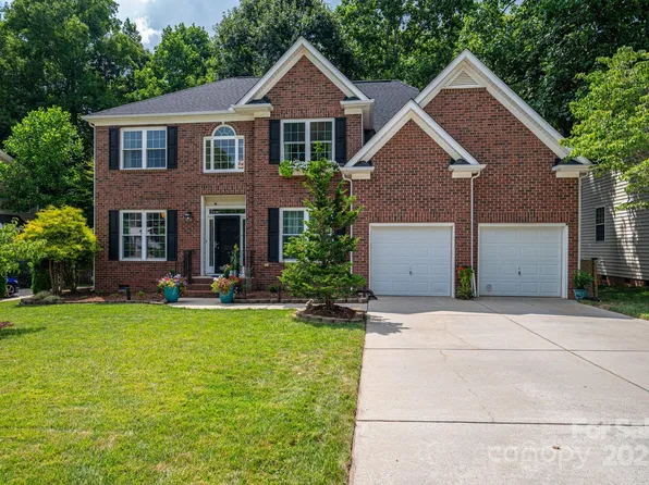 203 Laurel Glen Dr, Mooresville, NC 28115