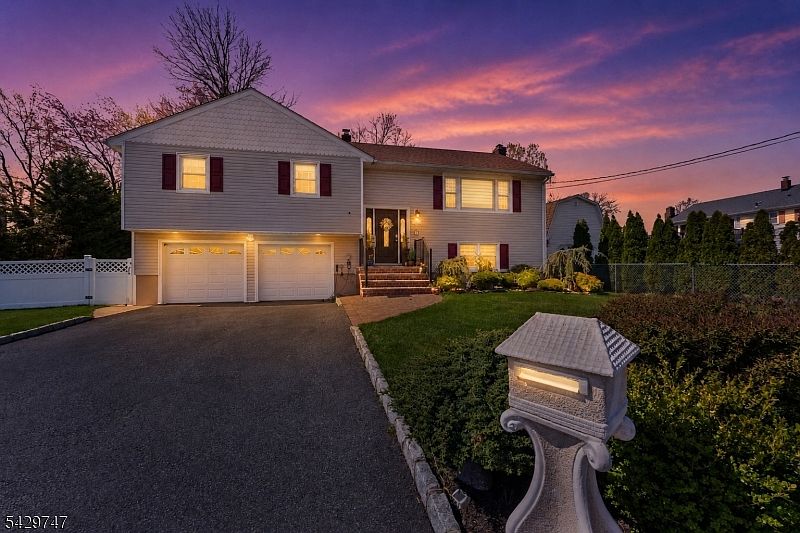 1st image of 68 DORIS WAY