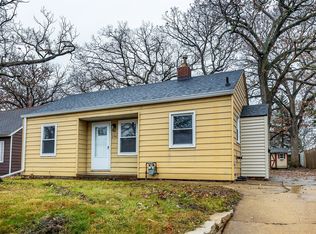2742 Hickman Rd, Des Moines, IA 50310