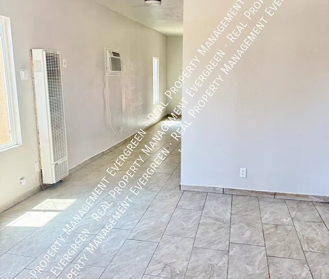 309 N 3rd St #5 — Photo 2