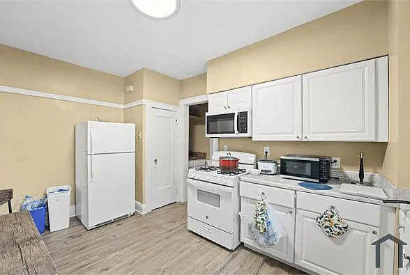 2460 Euclid Heights Blvd — Photo 17