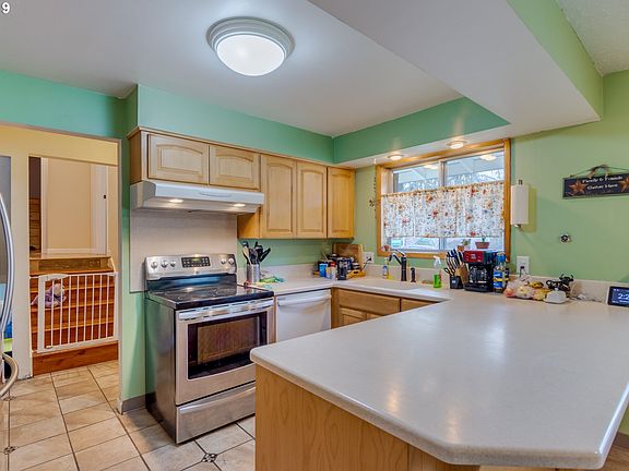 3rd image of 5003 NE 39th Ave