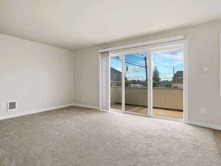 Green Acres Apartments — Photo 6