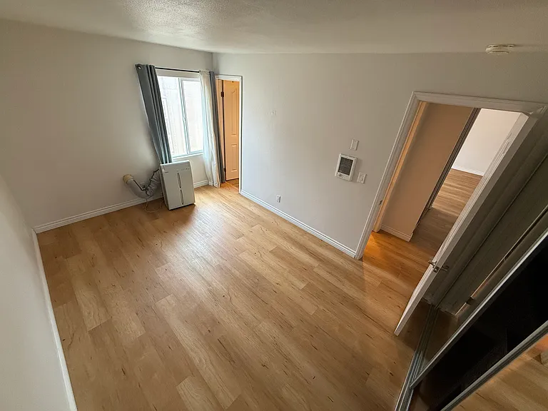 Suncrest Dr — Photo 4
