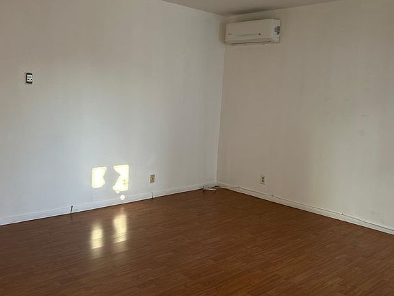 4th image of 5811 Encinita Ave