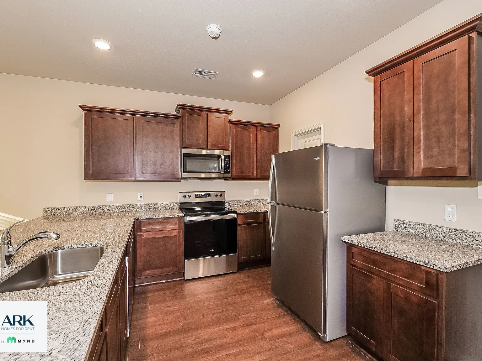 3 bed, 2.5 bath, 1367 sqft, $1,545 — Photo 4