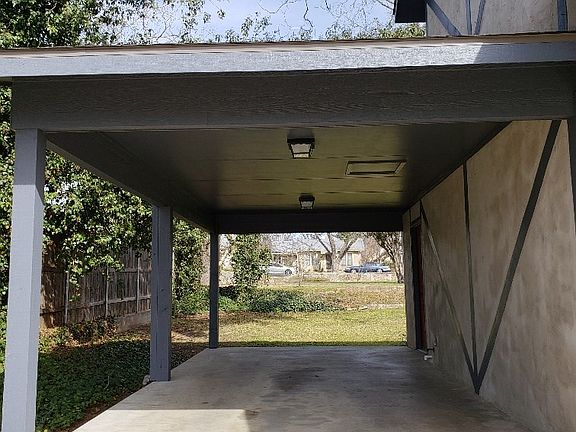 4th image of 210 E Schubert St