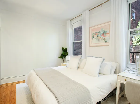 294 Clinton Street image 3 of 11