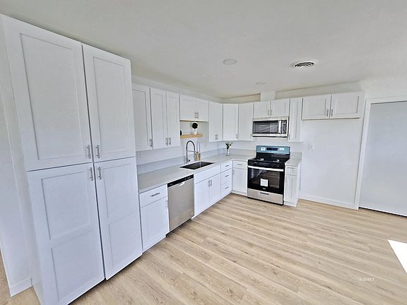3rd image of 300 S Gordon St