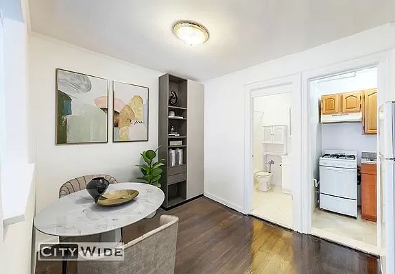 4th image of 1045 Lexington Ave #4E