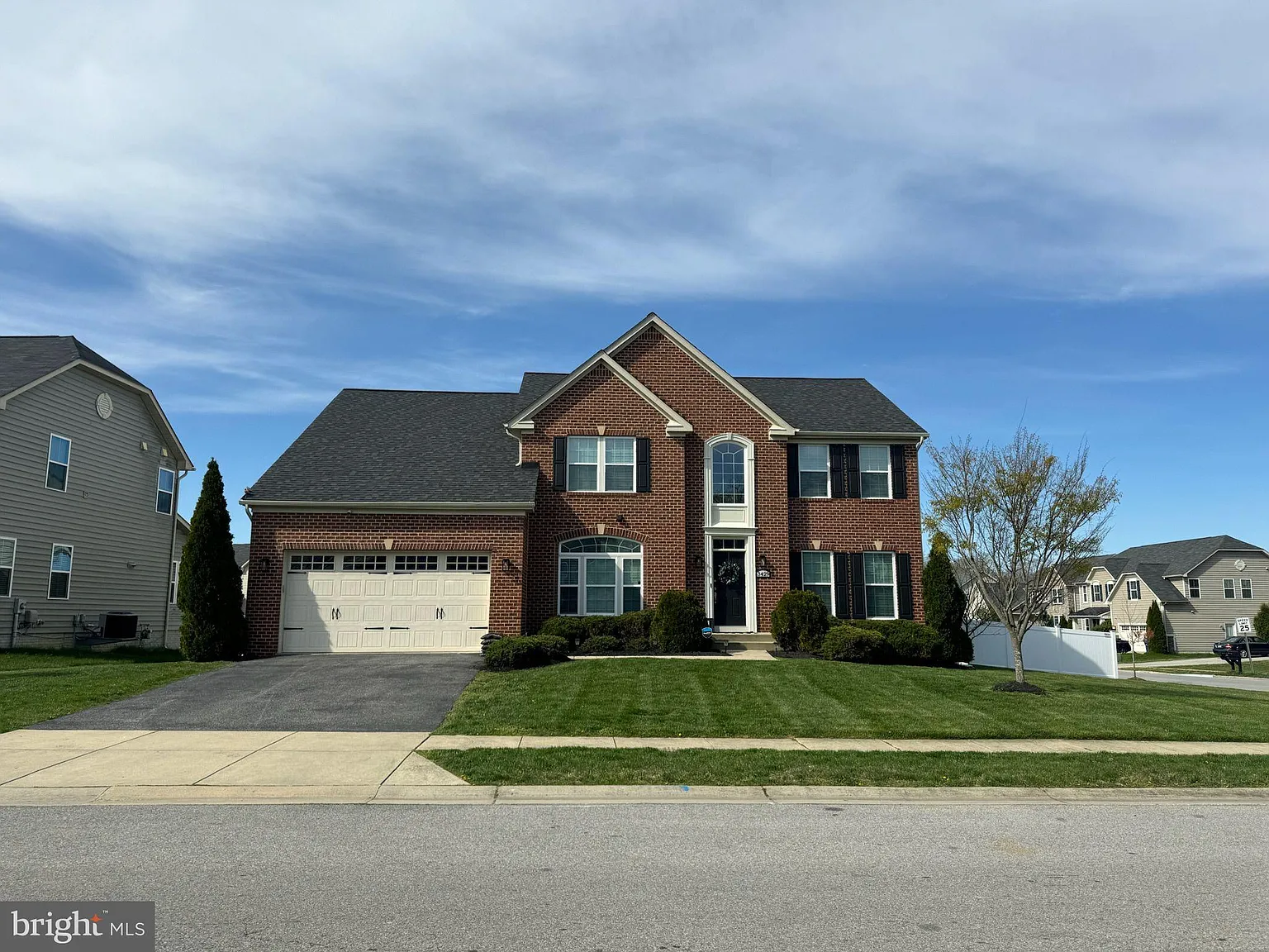 4 bed, 5.0 bath, 4860 sqft, $4,000 — Photo 2