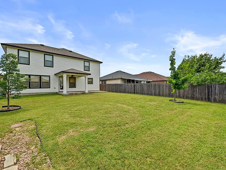 214 Briarwood Dr — Photo 33